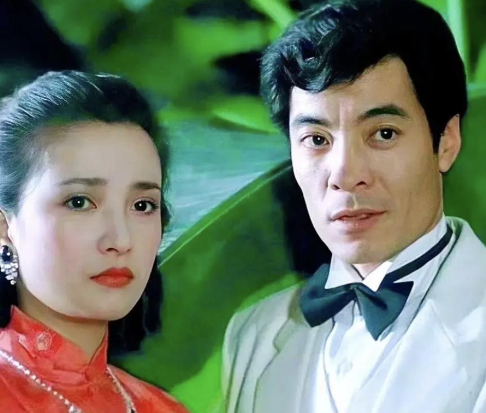 何晴离开后，刘威在新剧开机仪式上被记者拦住并被追问。