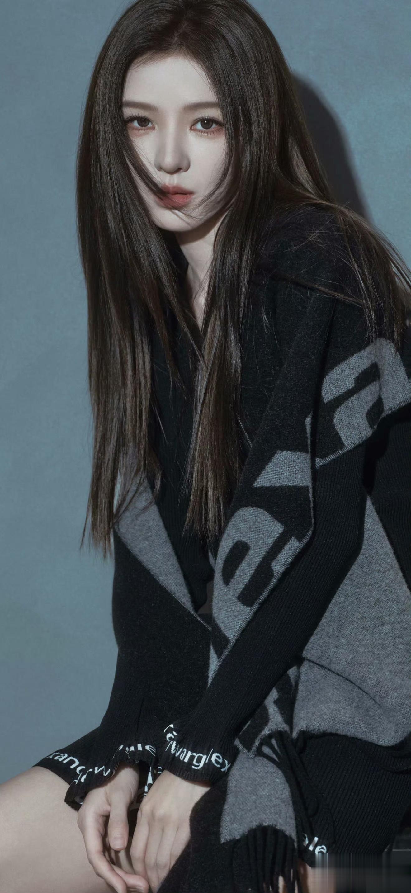 张予曦｜冷调暗感 松弛酷美风