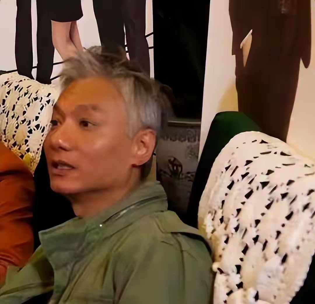 心酸!港星变景区工作人员,曾和刘德华比肩,如今却成酒糟鼻老汉