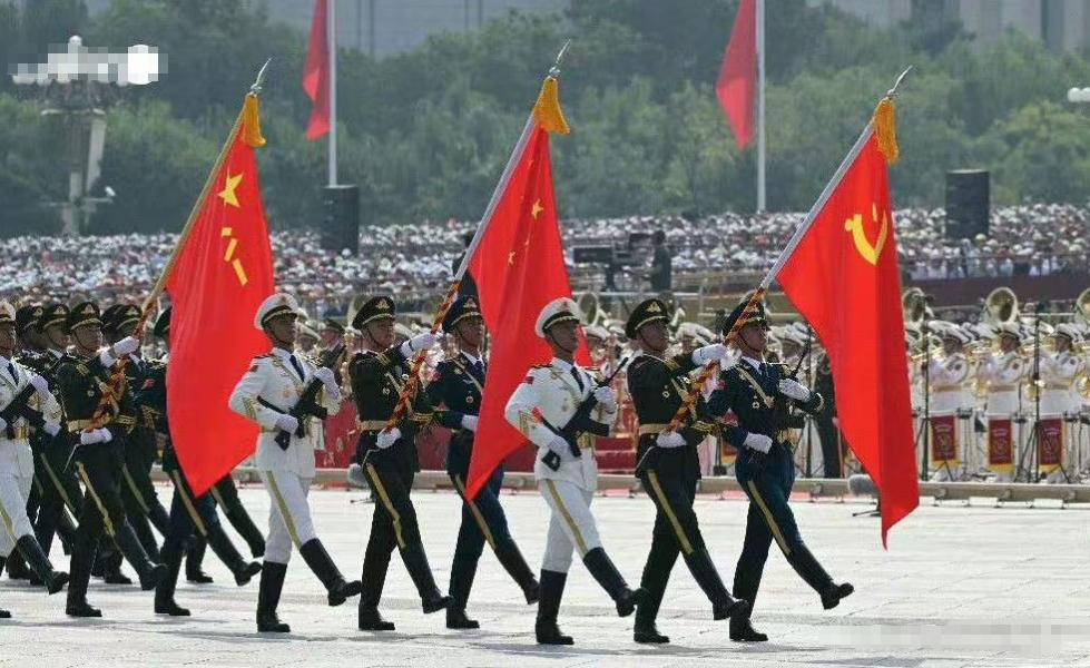 谢霆锋也没想到，张柏芝会因阅兵当天的一特殊举动，实现口碑暴增