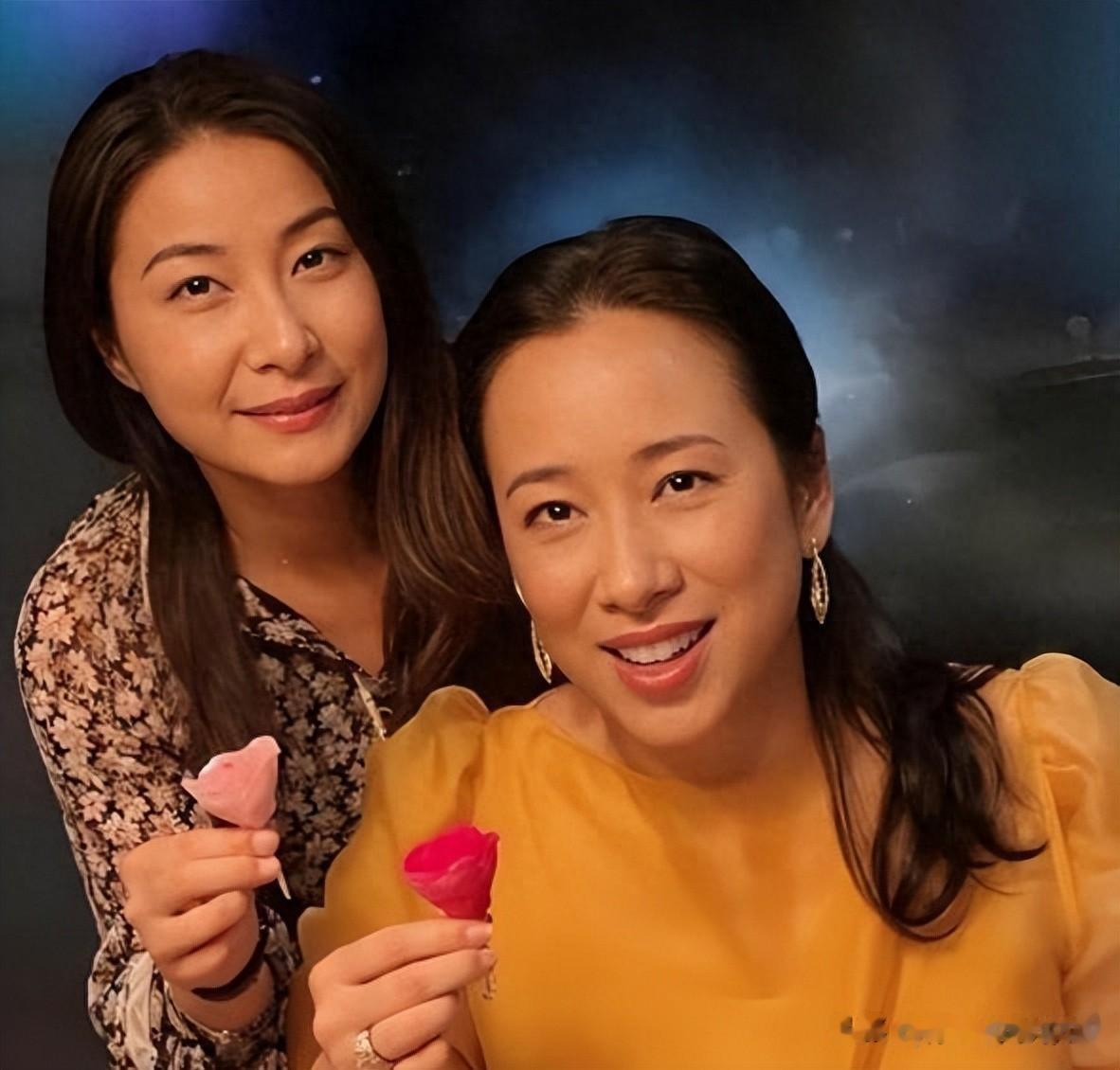 香港霍家娶三儿媳，亲妈朱玲玲没带二婚豪门老公，还剩霍启山单身