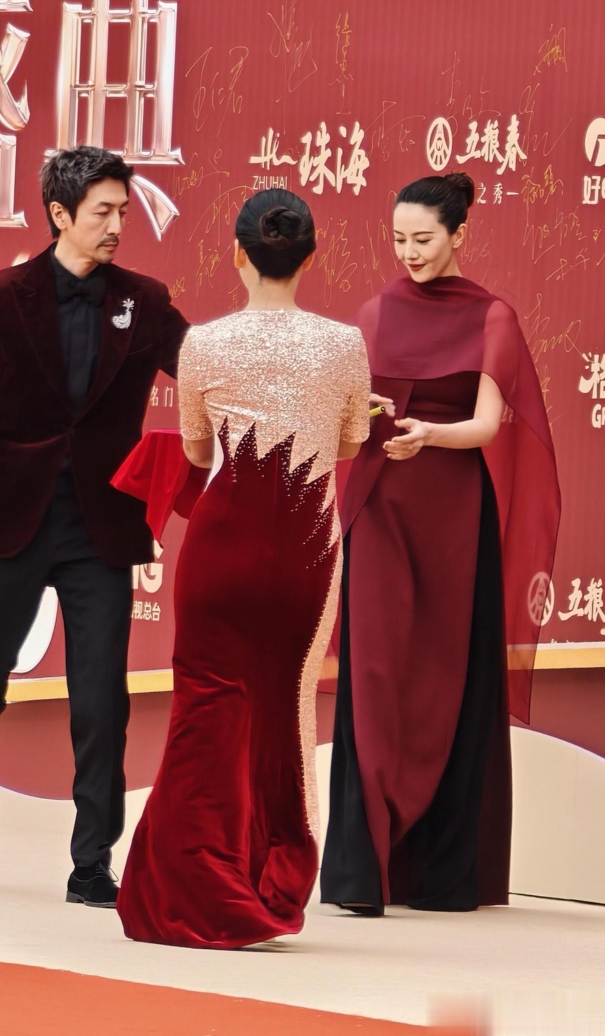 46岁高圆圆最新红毯生图,她眼角细纹明显,网友:自然老去也很美