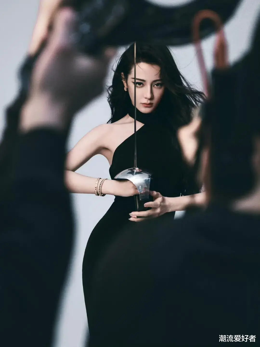 迪丽热巴拉到太阳穴的眼线，原来不是画的，幕后制作过程完整曝光