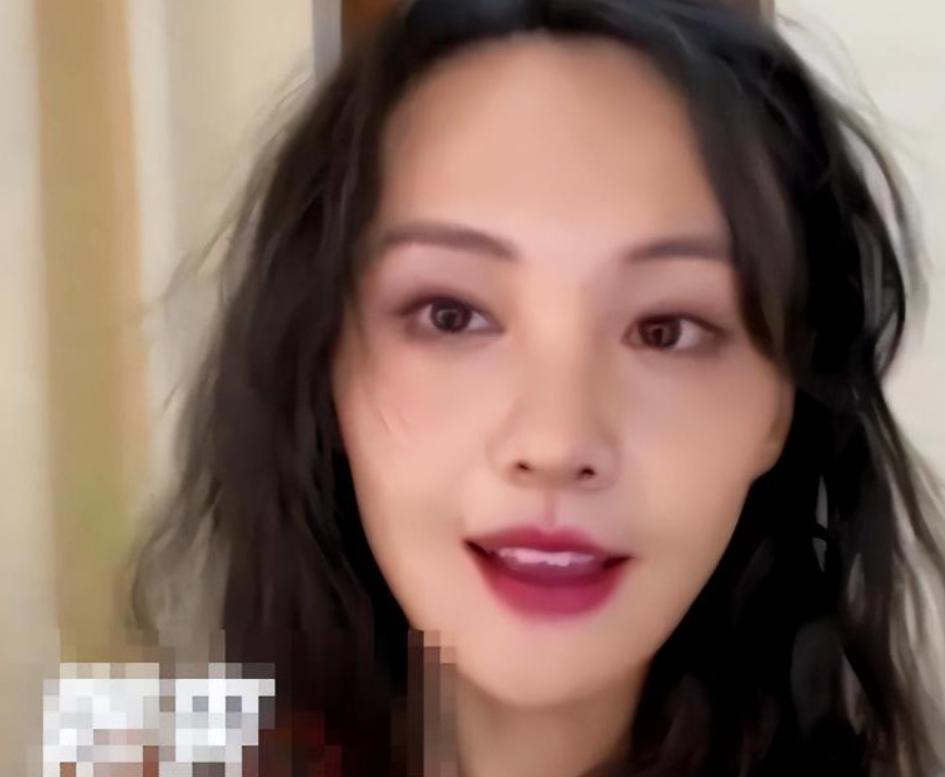 消失5年后，34岁郑爽美国生活近况曝光，毁掉她的，压根不是张恒