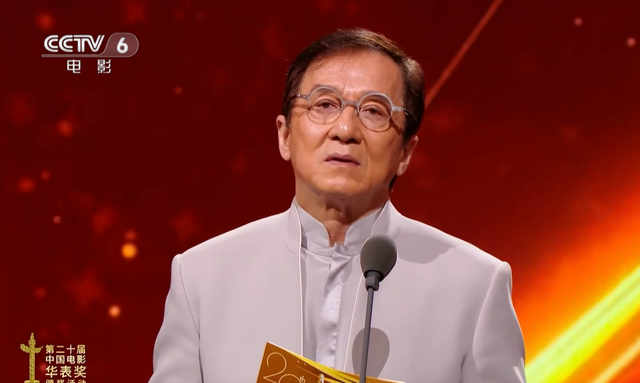 华表奖这晚，座次暴露江湖地位，成龙陈凯歌坐一边，C位雷打不动