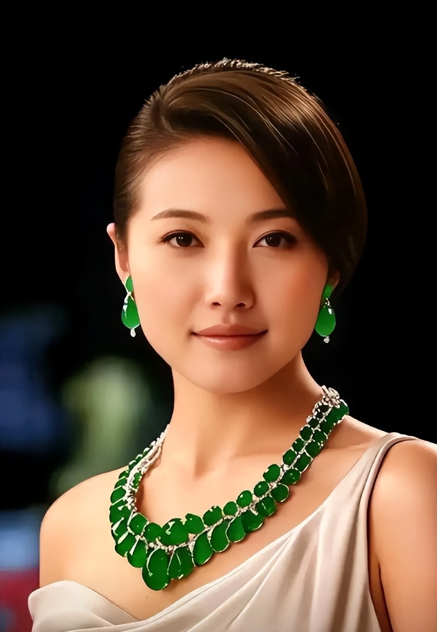 颜丙燕官宣恋情不到24小时,恶心一幕出现了,李乃文一个字没说错