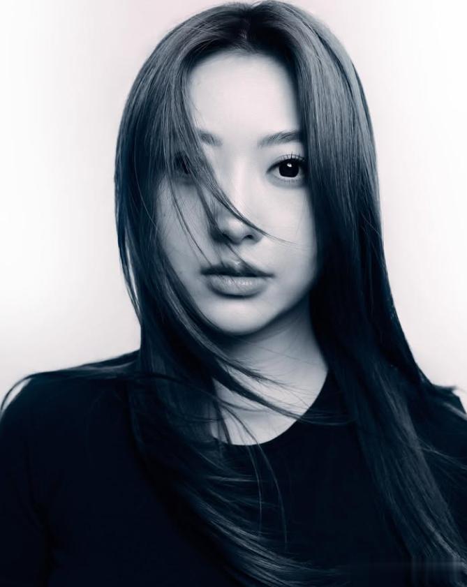 突爆入院！香港人气女星深夜宣布全面停工，2年前已确诊左耳失聪