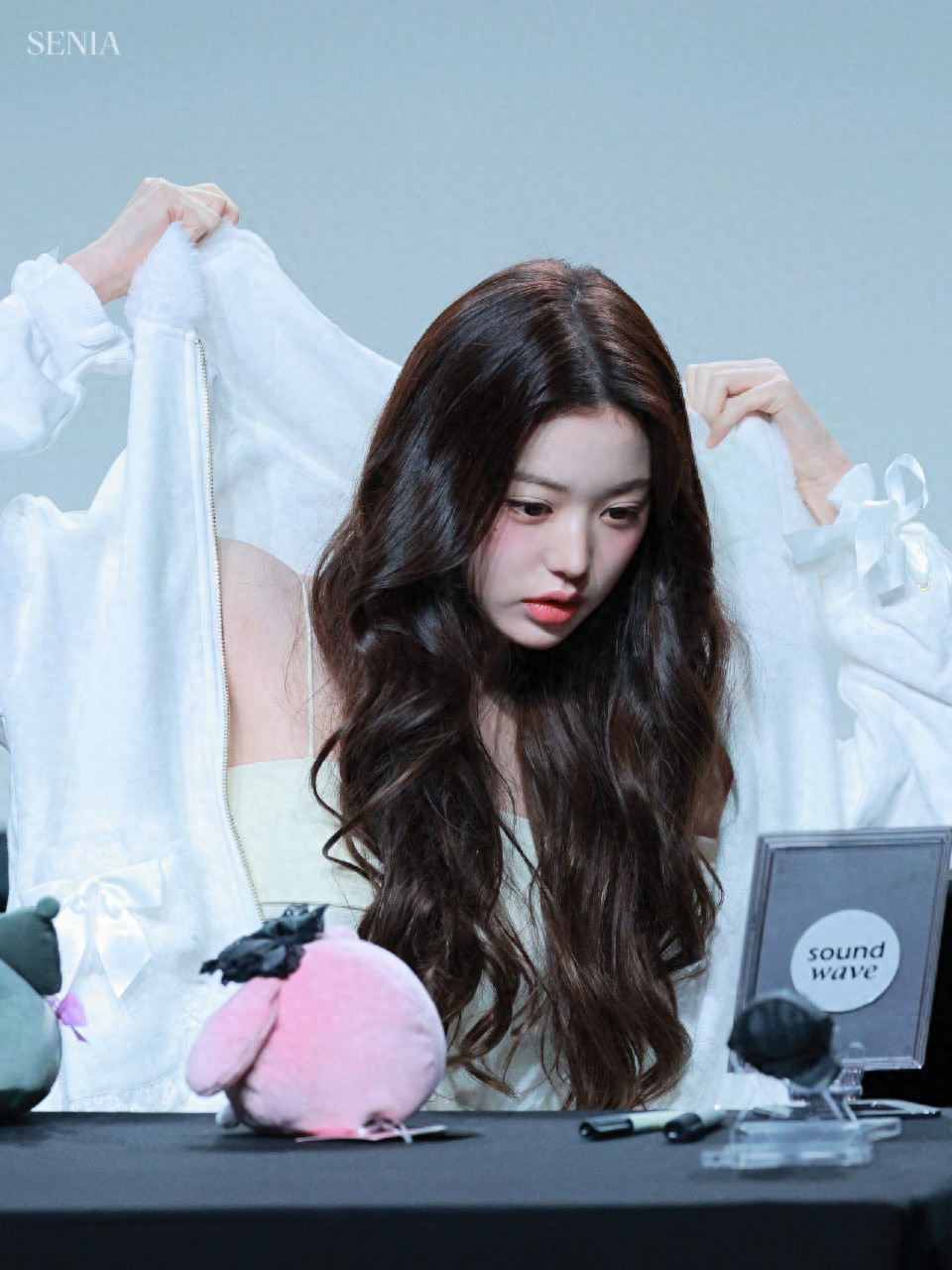 张元英线下水手服制服穿搭，少女感满满，清纯动人