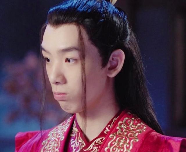 丑而不自知多可怕？这些非要演“绝世美男”的演员，一个比一个尬