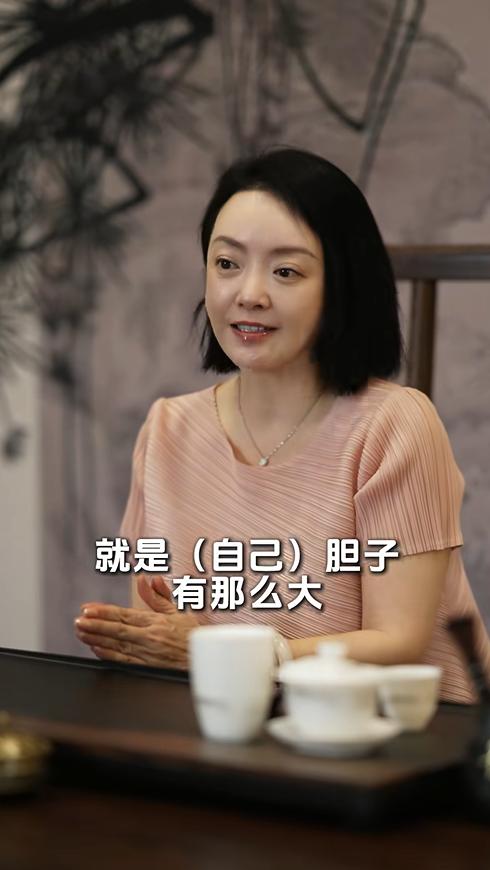 王晓蓉公开初恋是王中磊，19岁就在银行工作，家境比王中磊还要好