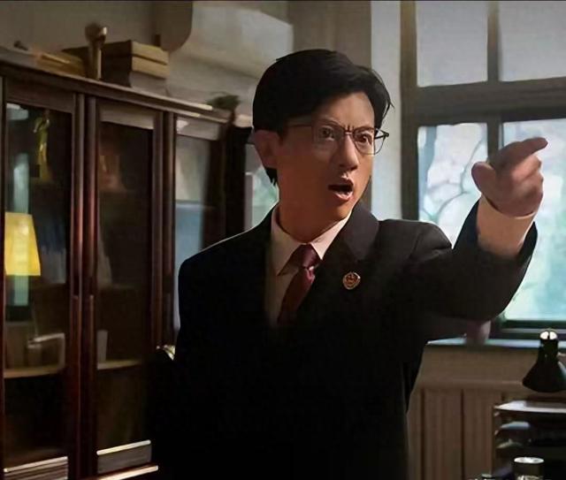 他帅到惊艳,46岁却还在相亲,出演《以法之名》被喊话:早该火了