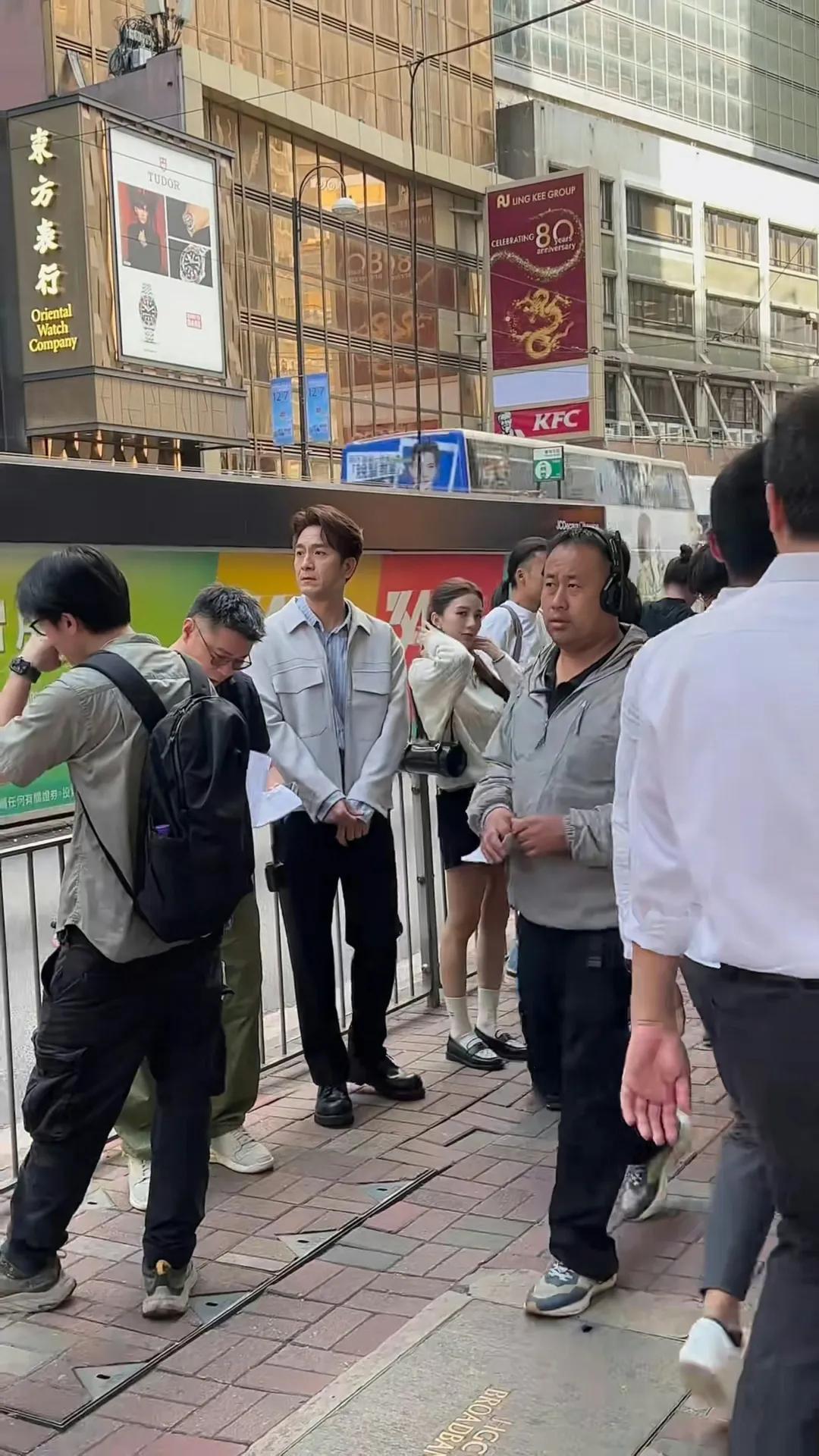 馬國明偕妙齡短裙索女中環行街被斷正! 女方身分曝光視帝親回應