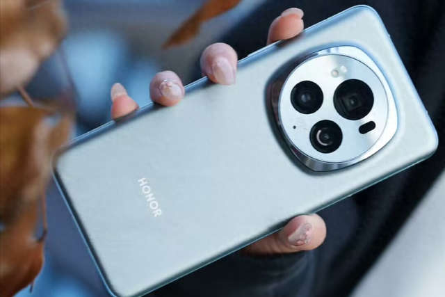 榮耀豁出去了，從5399元跌至3418元，百倍變焦+衛星通信+IP68