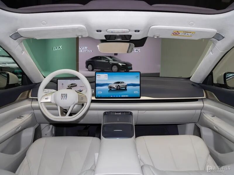 谁是 2025 车圈顶流？年度十佳轿车榜单重磅揭晓！