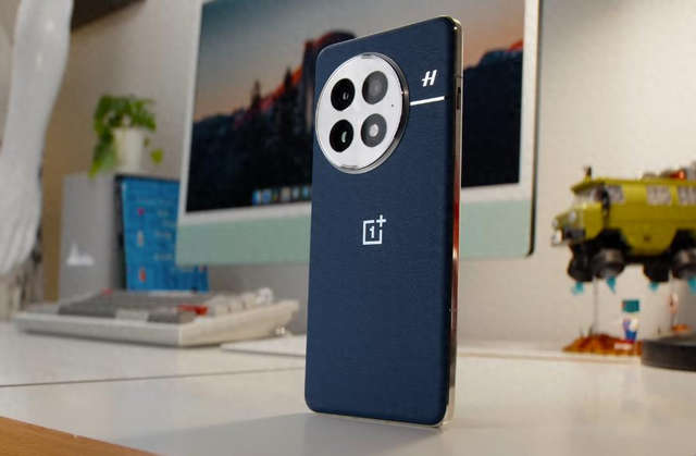 OPPO誕生“卷王”，驍龍8至尊版+2K屏幕+哈蘇，跌至2999元