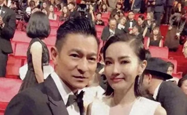 谢金燕:51岁的年龄,25岁的身材,被父亲“吸血”半生,成为传奇