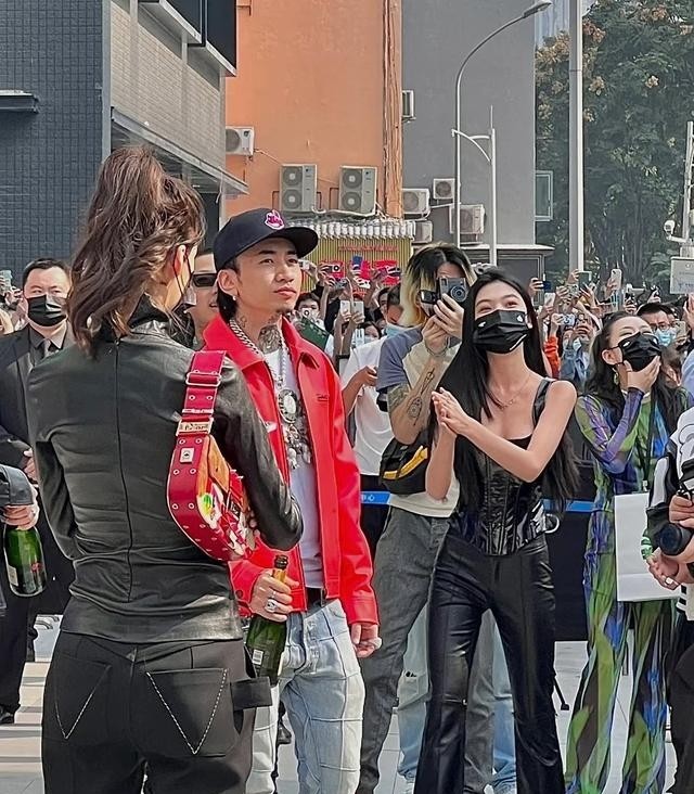 纯欲女神易梦玲，黑料被扒，5年前还是三线网红，23岁身价8位数