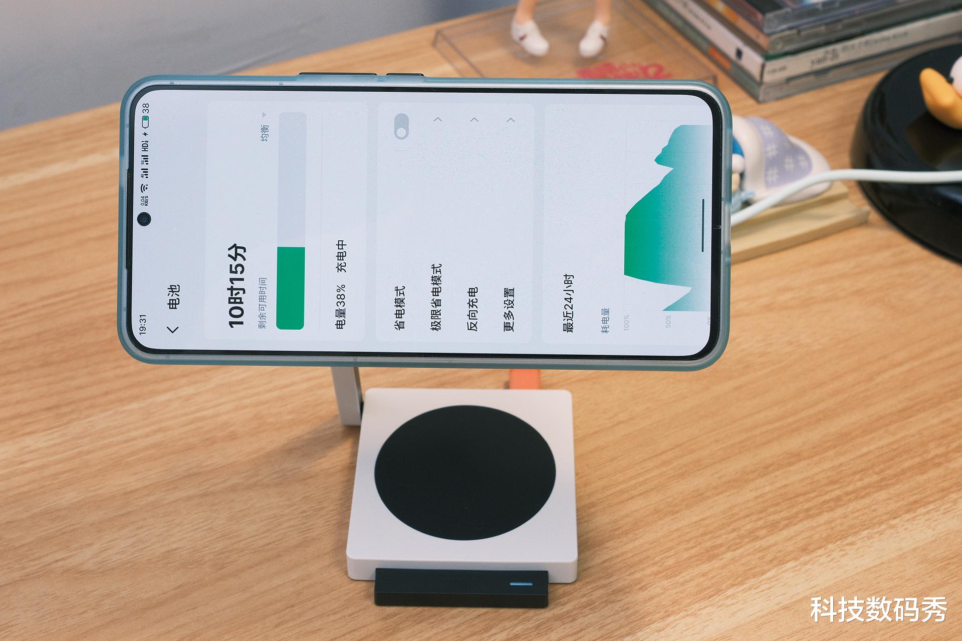 魅族PANDAER二合一桌面無線充電器輕測