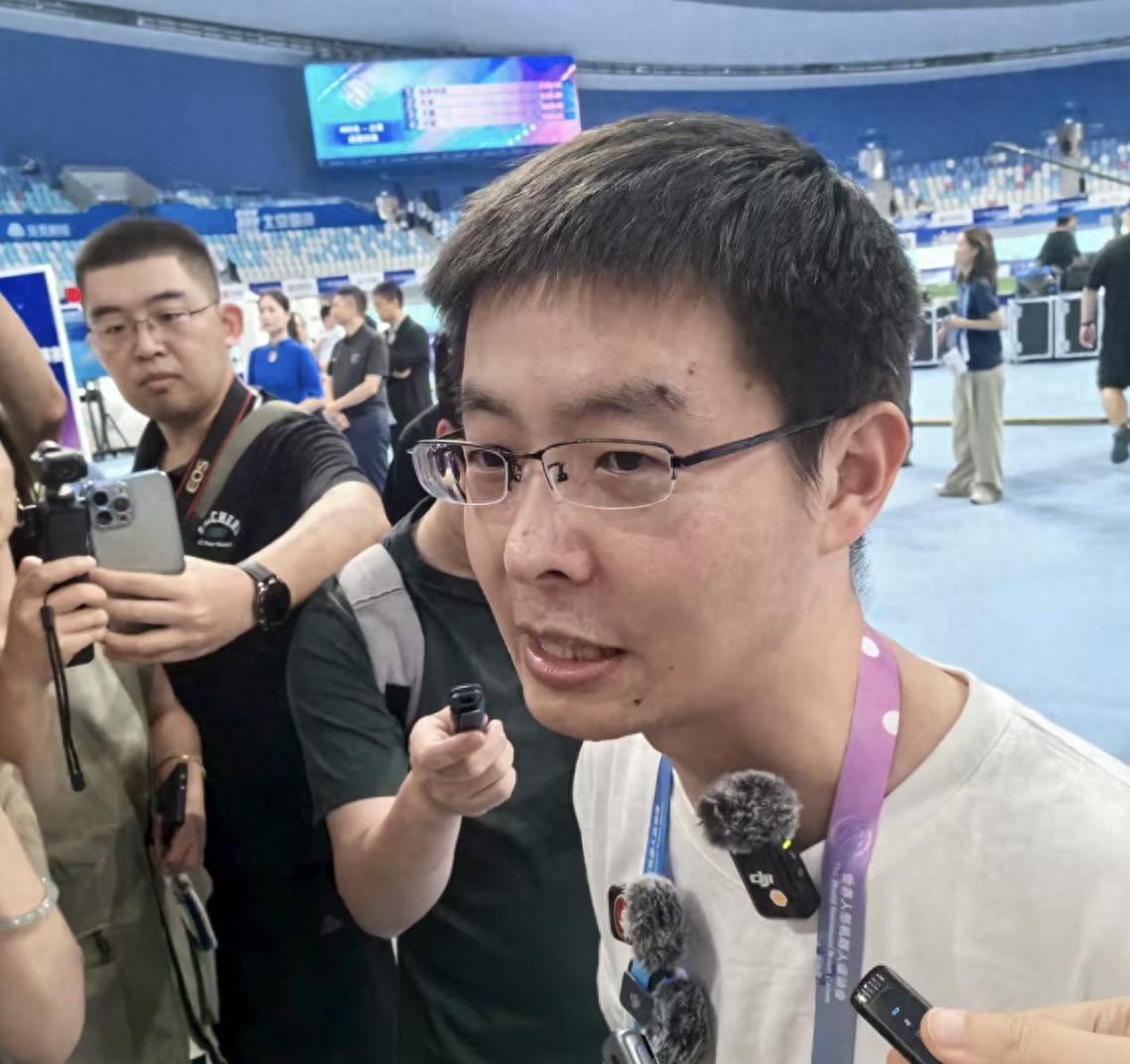 王興興回紅星資本局：過去10年犯的最大錯誤是低估了AI的技術進步