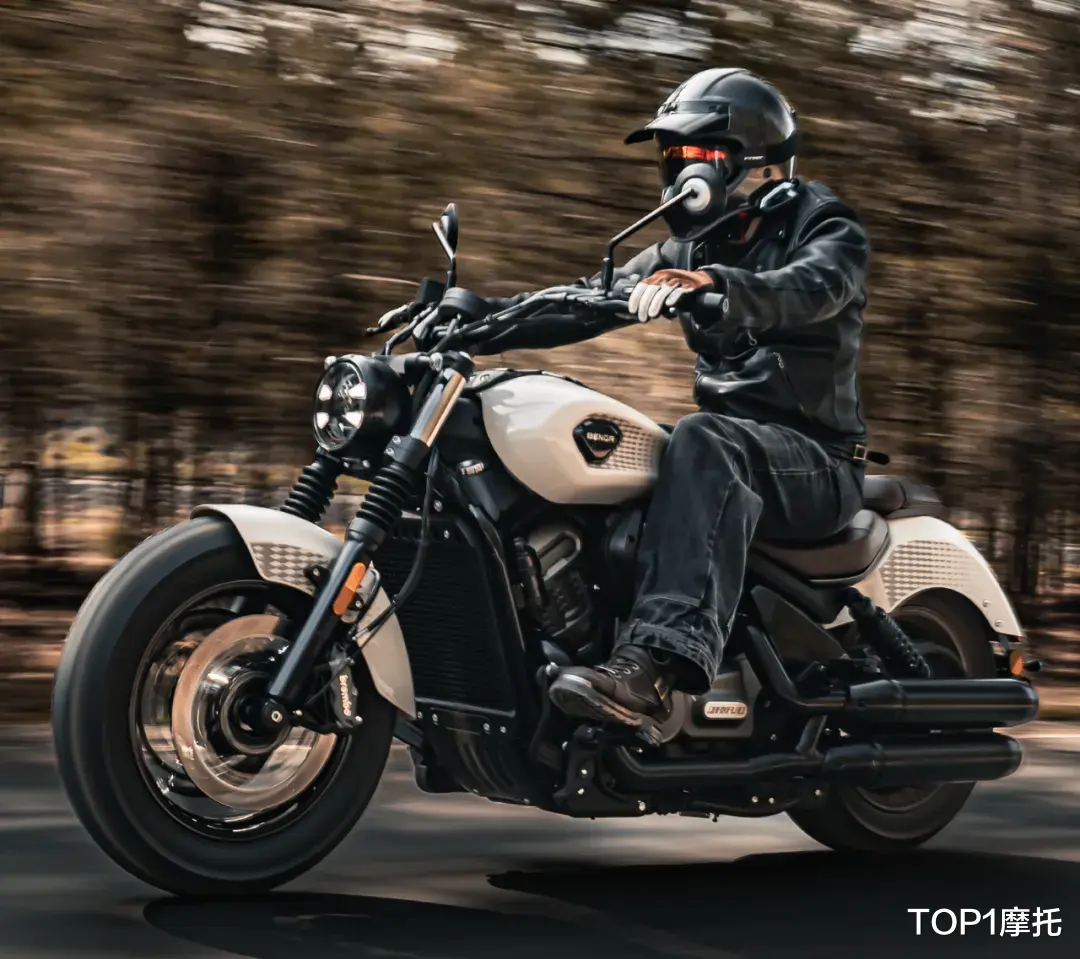 国产首款直列6缸摩托发动机,1700cc排量双离合+轴传动,又是奔达的