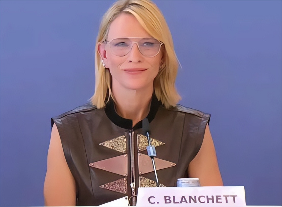 舒淇抵达威尼斯电影节,穿背心低调不失优雅,亚洲巨星slay全场