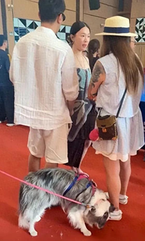 霍思燕夫妻被偶遇,难怪杜江非要把她娶回家,确实韵味十足啊!