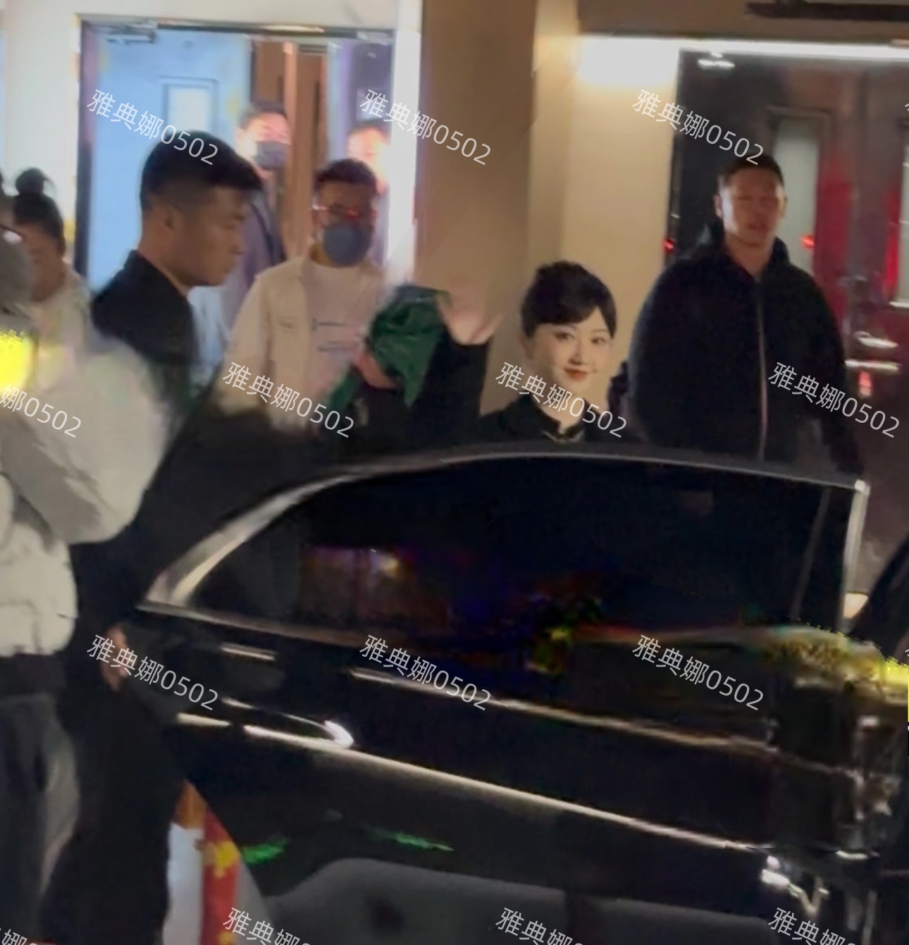 地下车库偶遇景甜，她今天的造型让粉丝梦回《司藤》本人白到发光