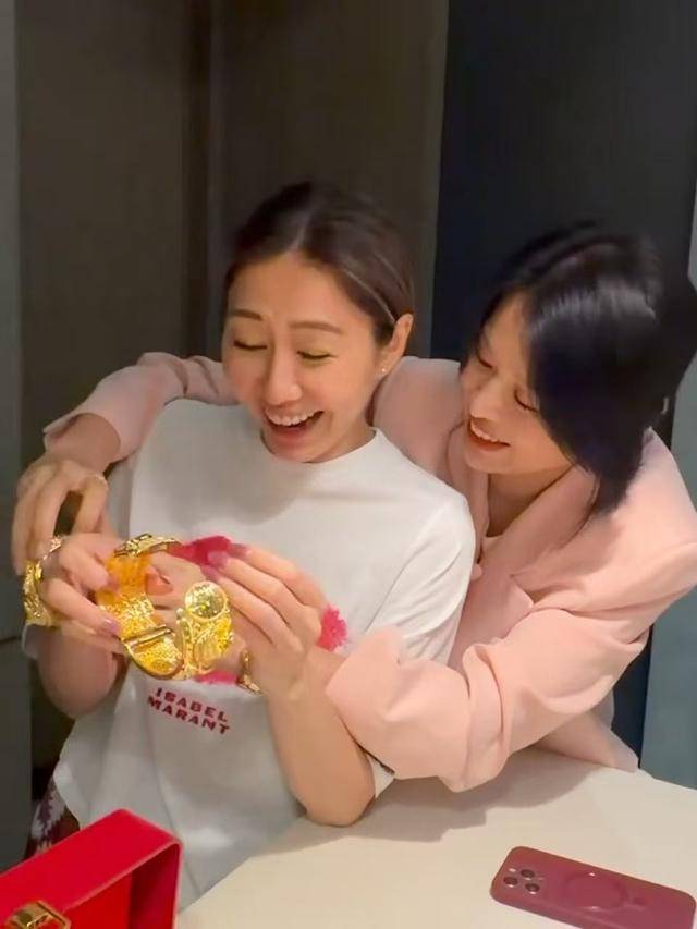 44岁TVB视后婚后被指孕味浓!衣着宽松疑双喜临门,晒照打破传闻