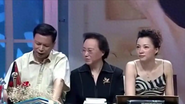 没想到，丈夫密春雷的争议过去仅三年，董卿就以“这种姿态”出现