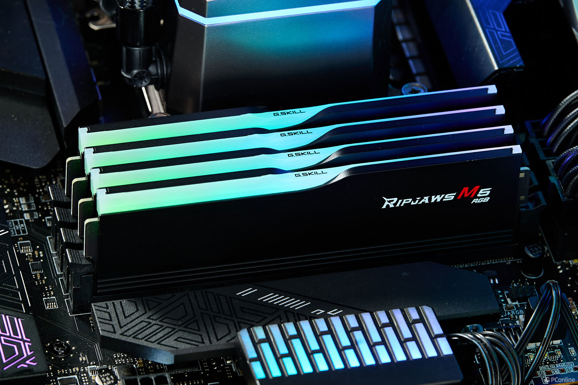 光與力的碰撞：芝奇 Ripjaws M5 RGB 內存圖賞
