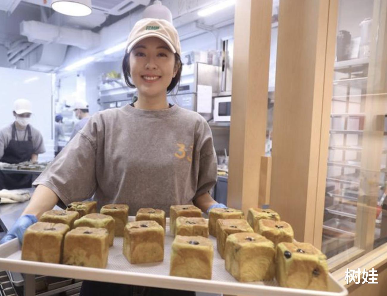 唐诗咏第二家面包店开张,开业日曾志伟穿制服现身,帮忙招呼宾客