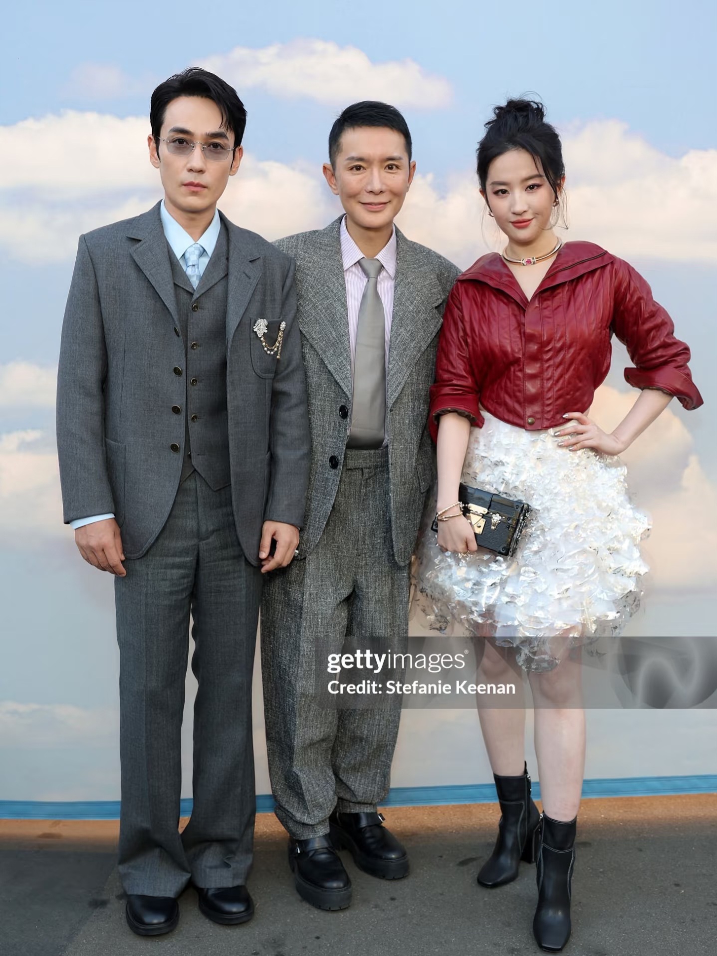 G社这个刁钻的拍摄角度，连1米7的刘亦菲和1米8的朱一龙也扛不住