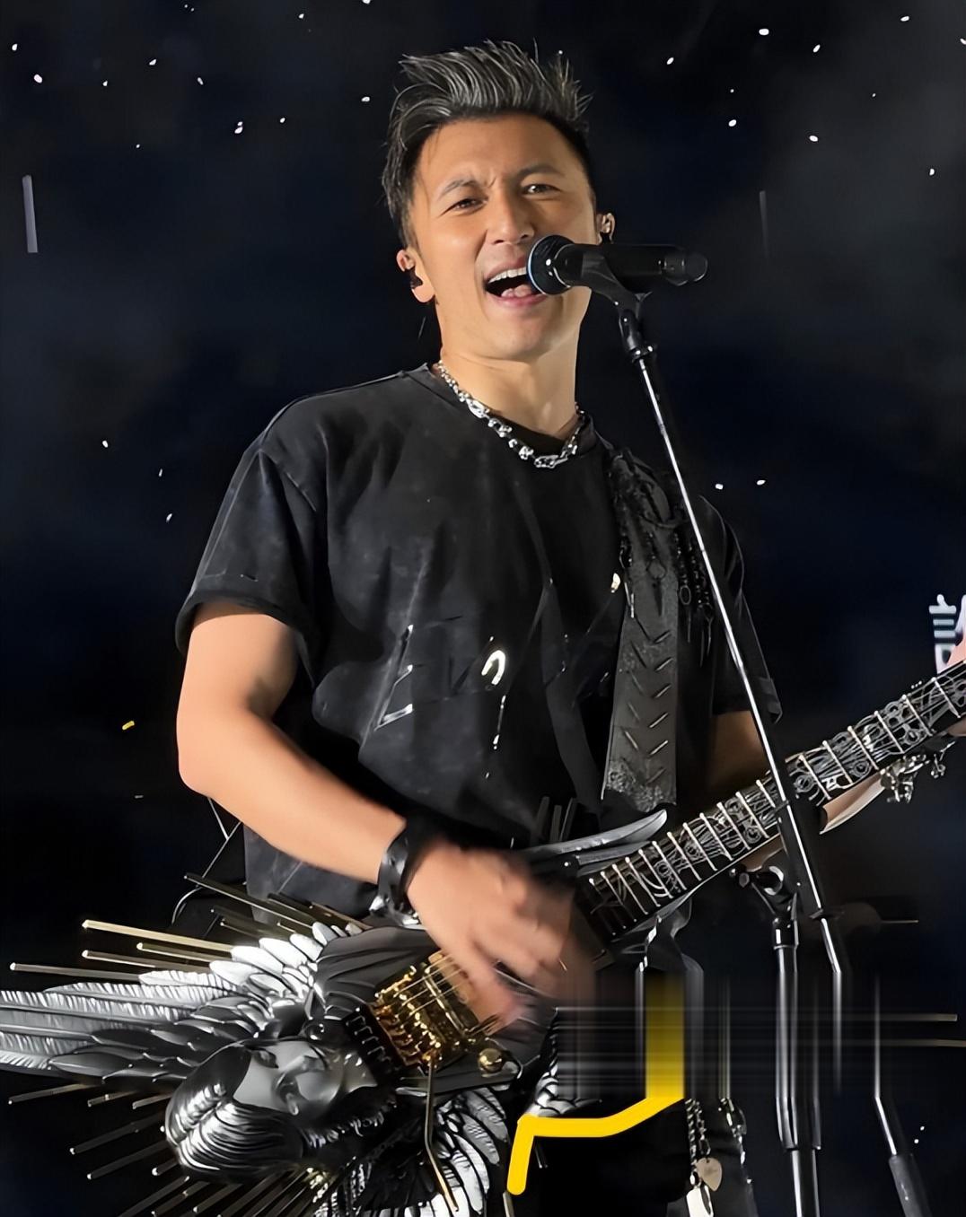 霍汶希曝英皇艺人不跳槽!干32年不抽成不虐待,才知赵露思有多惨