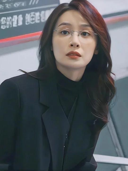 她比曾黎年轻，比吴越漂亮，却怎么都捧不红，连于和伟都发愁