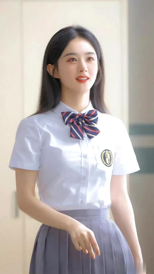 赵丽颖:清纯学姐风的惊艳呈现