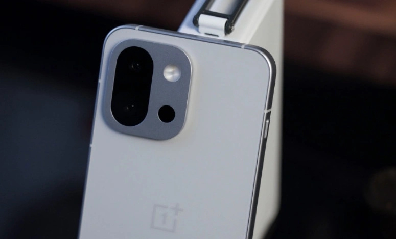 一加“用力過猛”，16GB+1TB+6260mAh，頂配旗艦再度跌至新低