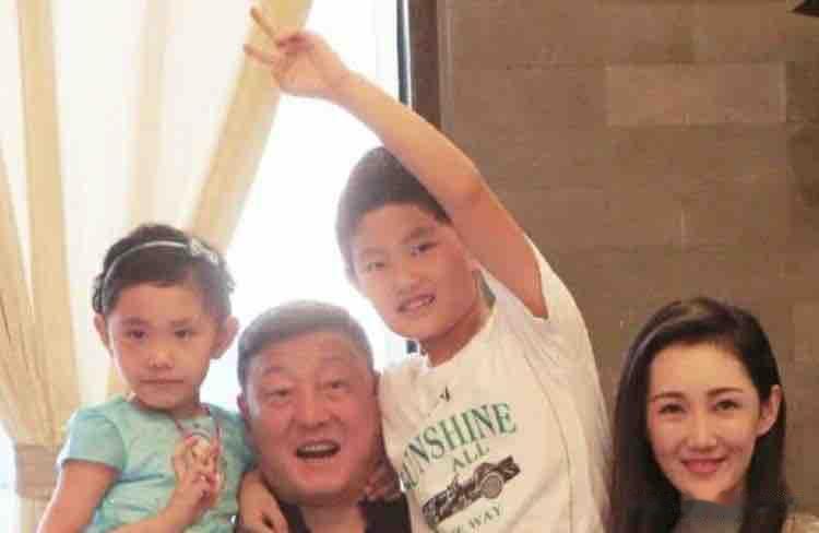 韩磊老婆连夜辟谣!爆料女子公开道歉,直言自己农村出身、没文化