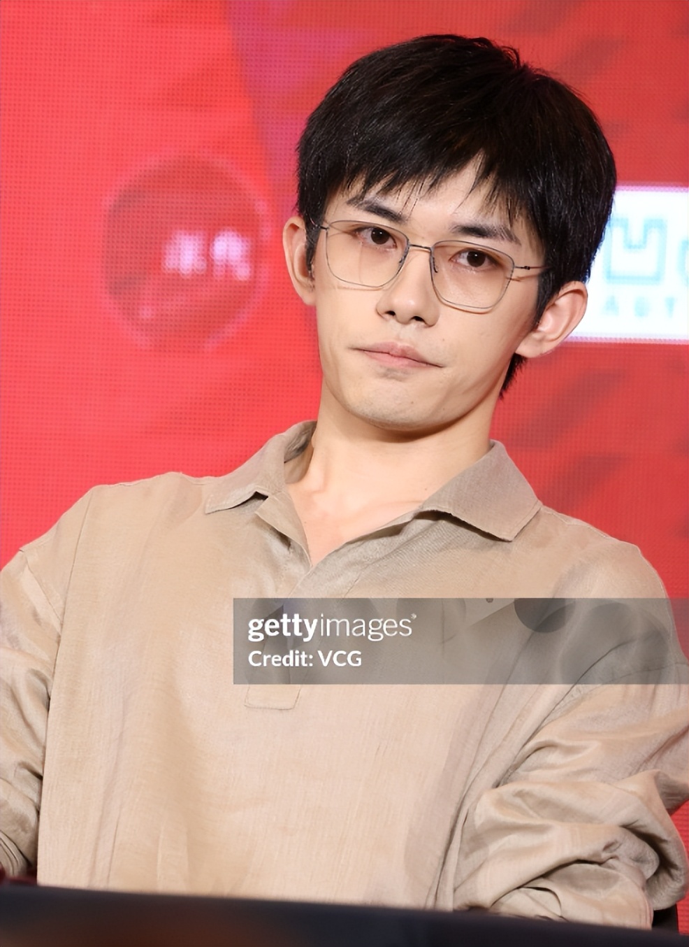 又是电影节:马思纯瘦成纸片人,易烊千玺又老又嫩,张颂文面相变了