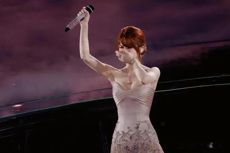 星光大赏红毯压轴！赵露思已成鹅厂宠儿，她用实力上演了女王归来