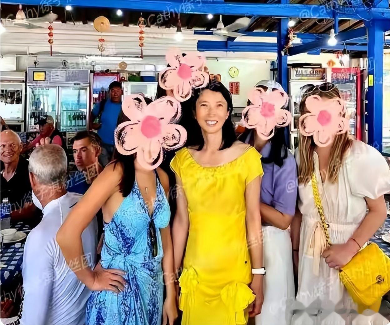 李嘉诚大儿媳王俪桥游艇出海照,身材宛如少女,闺蜜是大刘前女友