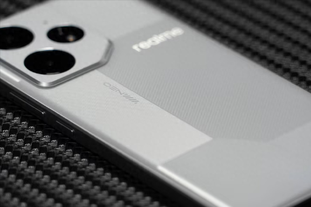 國補價1530元，極窄直屏+240萬分+7000mAh，適合普通用戶入手了