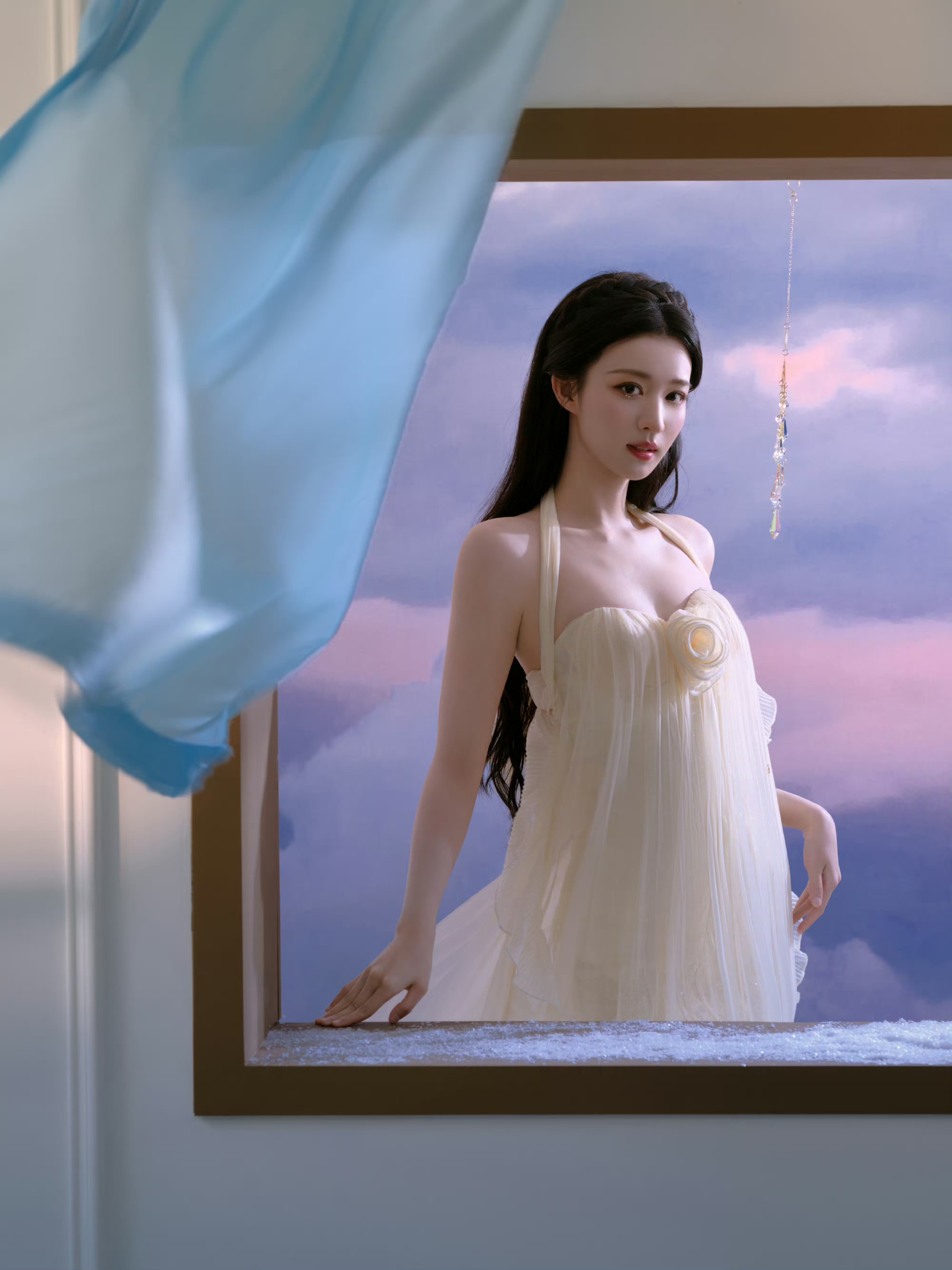 王楚然淡黄长裙 清爽温柔