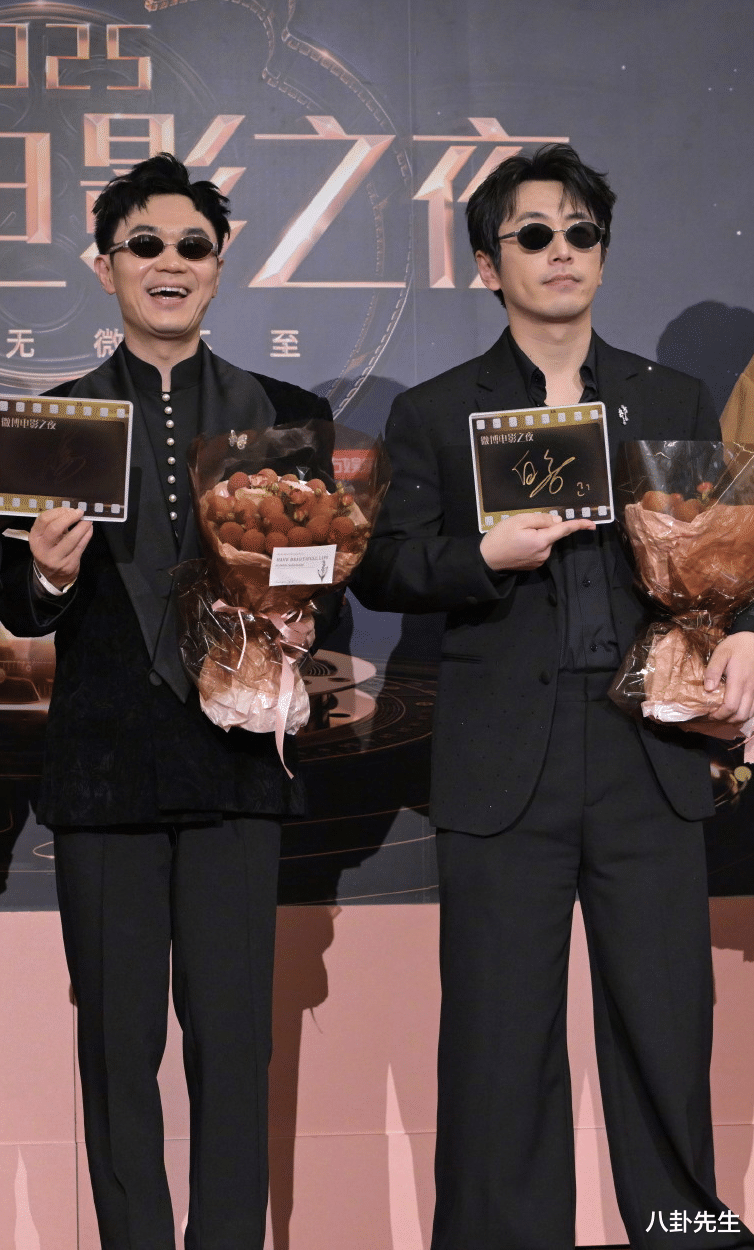 微博电影之夜:金晨鼻子瞩目,陈都灵吴磊造型看不懂,贾冰秀肌肉