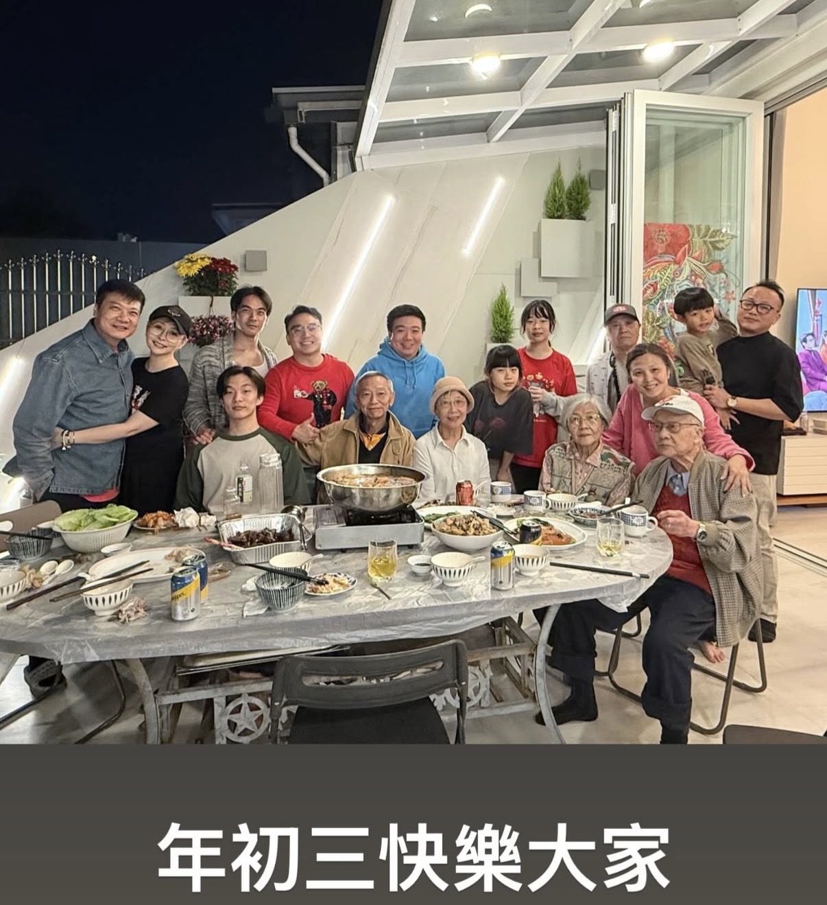 钱小豪家族春节聚会，三代同堂拜年好热闹，35岁长子身材健硕抢镜