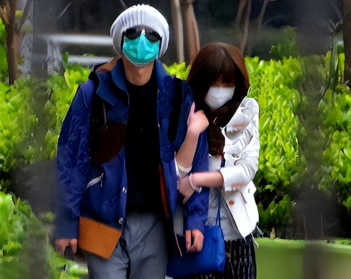 马伊琍山西拍戏被偶遇！皮松肉垮脸颊发腮，一头羊毛卷土到认不出