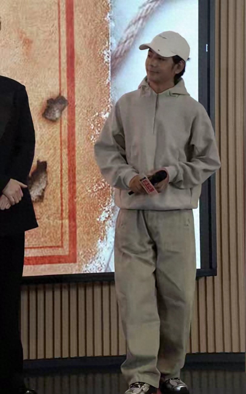 57岁江珊自然老火了,没染白发没整脸观众说这才是美人该有的样子