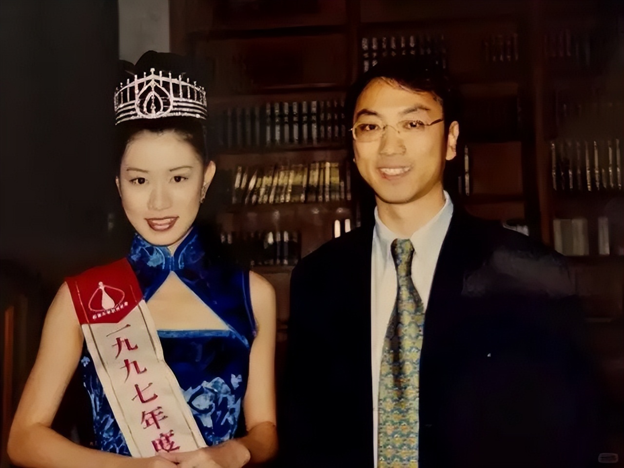 前港姐冠军与佘诗曼时隔28年再重遇，同届港姐发展各不同