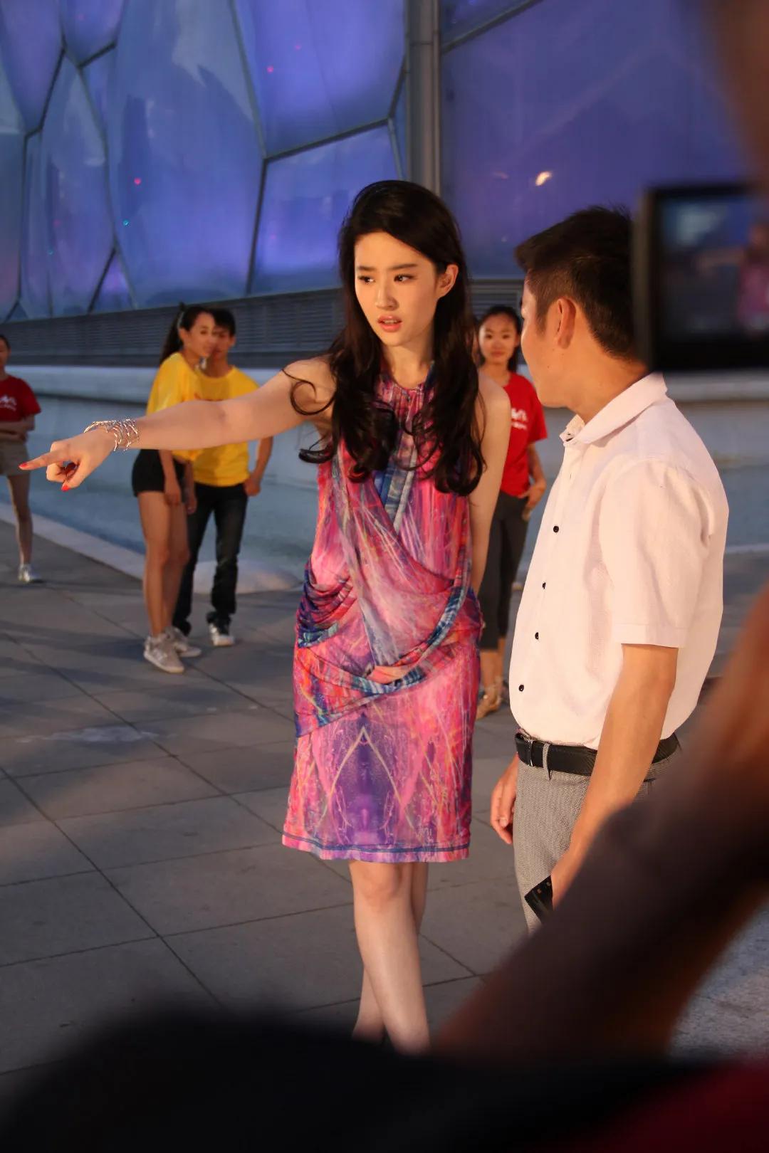 刘亦菲唯一的缺点就是———穿不完的丑衣服