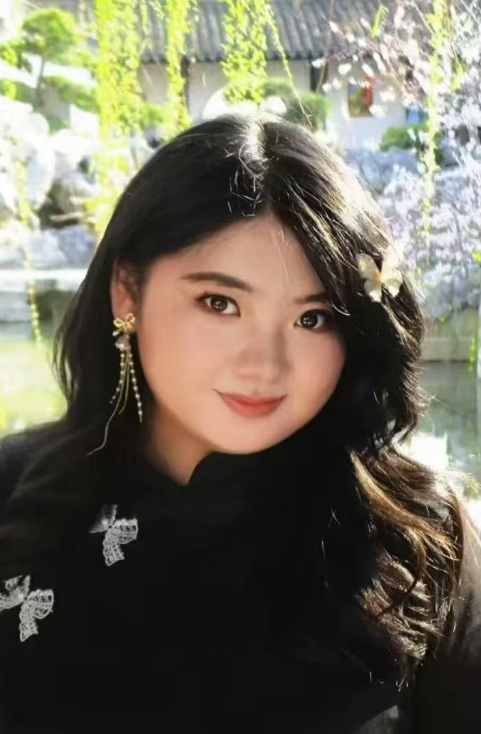 胡慧中母女在香港,女儿体重超180斤长相普通,本人不忍回应了