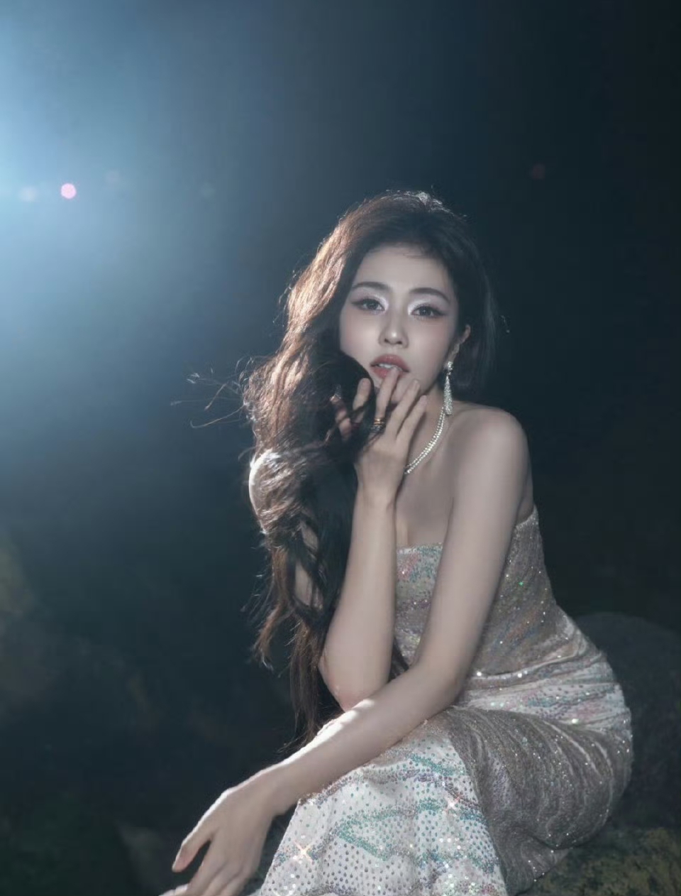 白鹿出席星光大赏活动，一晚上三套造型，都好美呀星光闪闪！